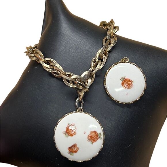 Vintage Bracelet & Pendant Matching Set Roses Floral Enamel Gold Base Metal - Picture 1 of 9